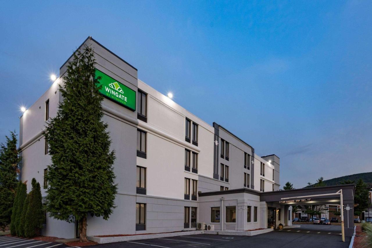 Wingate By Wyndham Fishkill Hotel Bagian luar foto