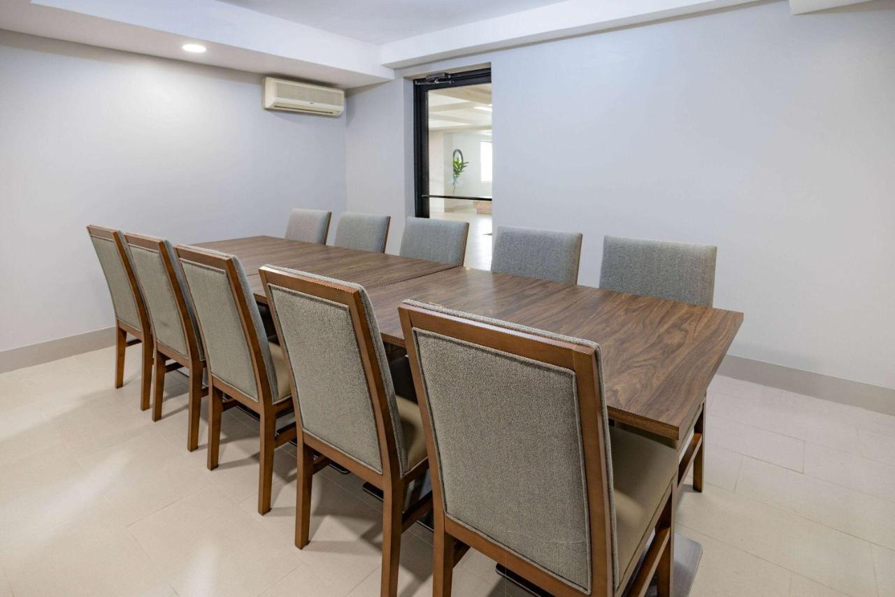 Wingate By Wyndham Fishkill Hotel Bagian luar foto