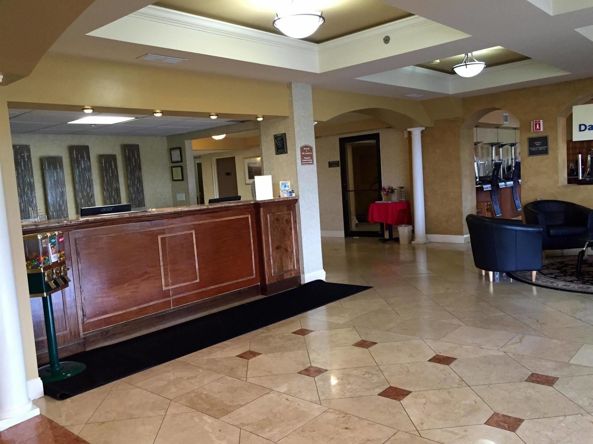 Wingate By Wyndham Fishkill Hotel Bagian luar foto