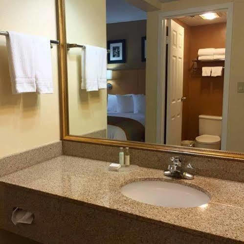 Wingate By Wyndham Fishkill Hotel Bagian luar foto